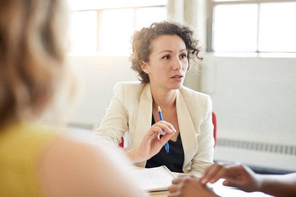 Quelles sont les meilleures méthodes pour résoudre les conflits dans un contrat de leasing ?