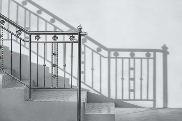 Sécurité au quotidien : l'importance des mains-courantes dans les espaces