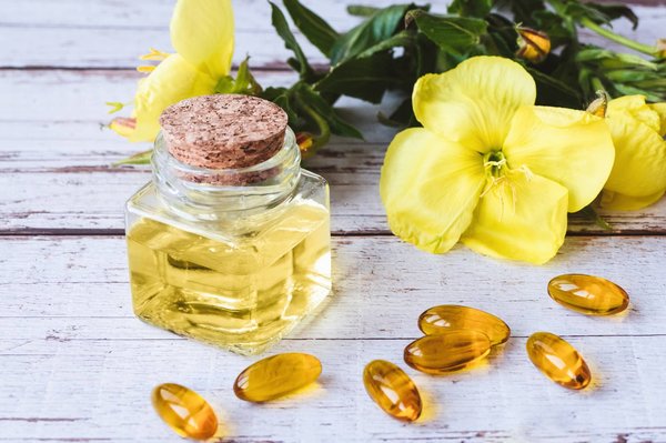 Huile d'Onagre : Découvrez ses secrets pour une peau éclatante et une santé féminine optimale