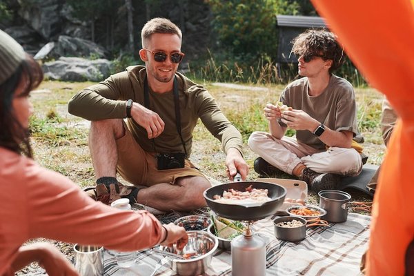 Les campings 4 étoiles dans le Cantal sont-ils adaptés aux séjours longue durée ?