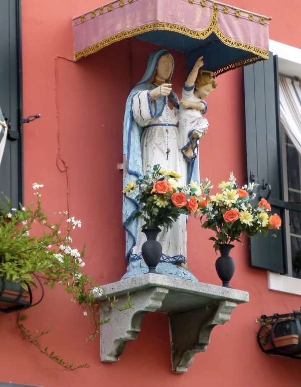 Les sculptures religieuses dans l'espace public