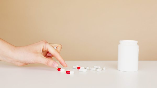 Puis-je prendre Doliprane avec antibiotique ?